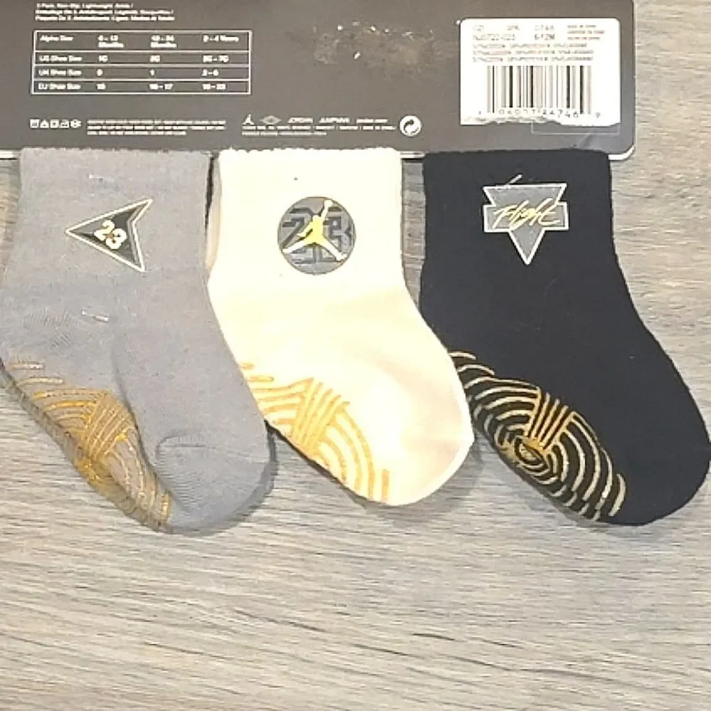 Jordan See Me Shine 3-PK Gripper Socks‎